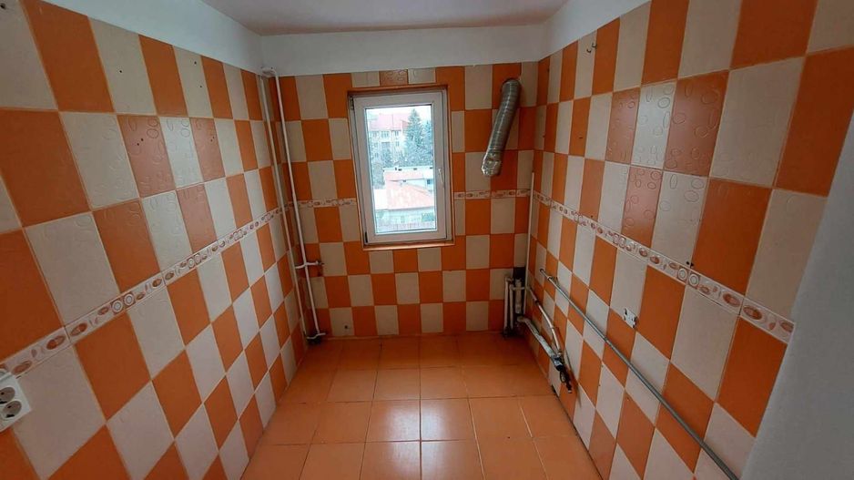 Apartament 3 camere, semidecomandat, zona Miron Costin - Poză 4