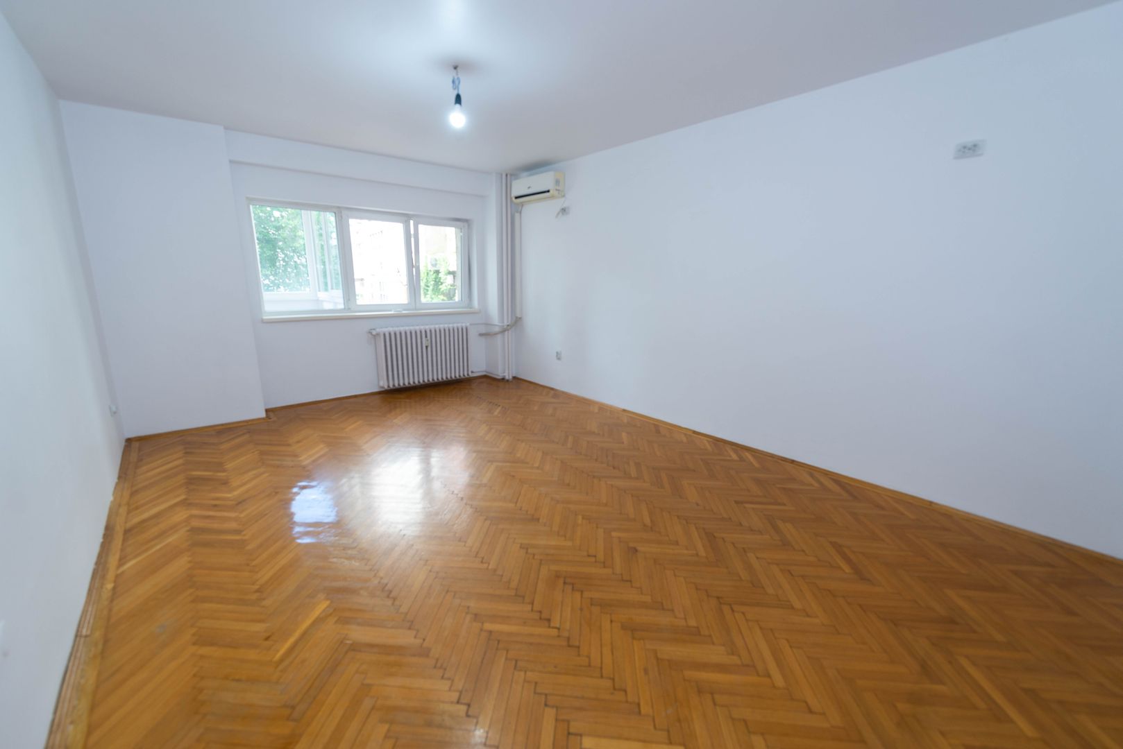 Apartament 3 camere decomandat, 88 mp, an 1982, Piata 1 Mai, Victoriei - Poză 1
