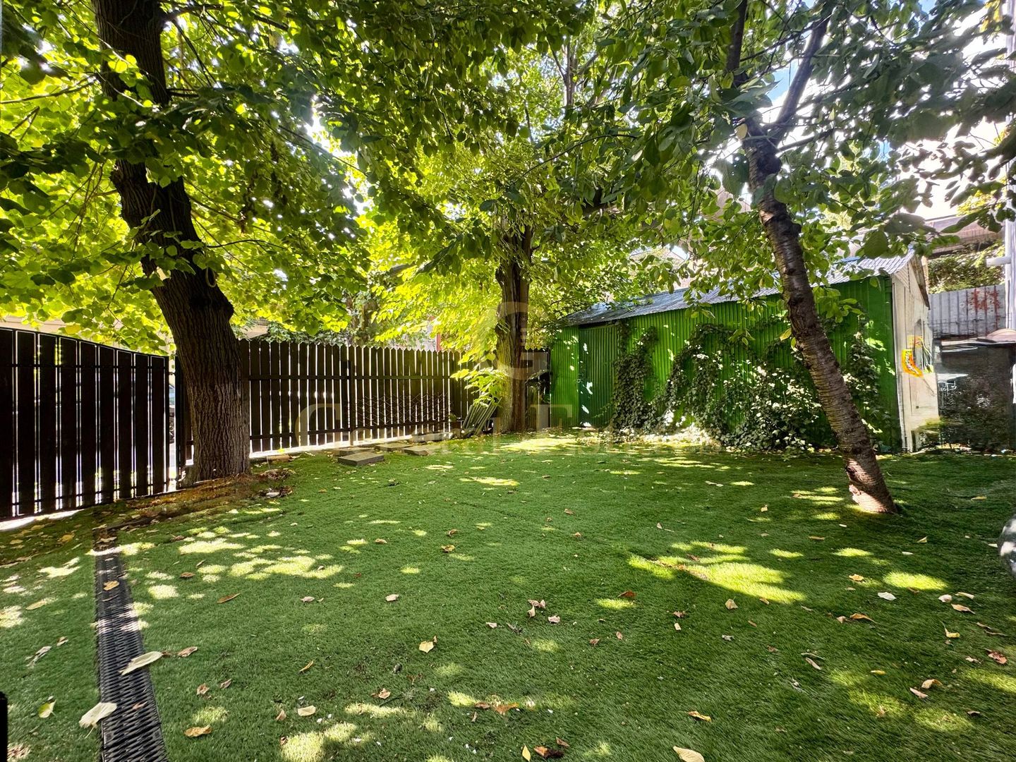 Spre Vânzare Proprietate remarcabilă cu 6 camere în inima Iașului ! - Poză 16