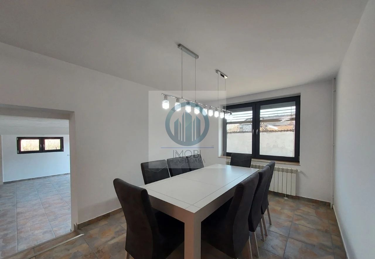 Vila deosebita în loc Simeria, zona ultracentrala - Poză 3