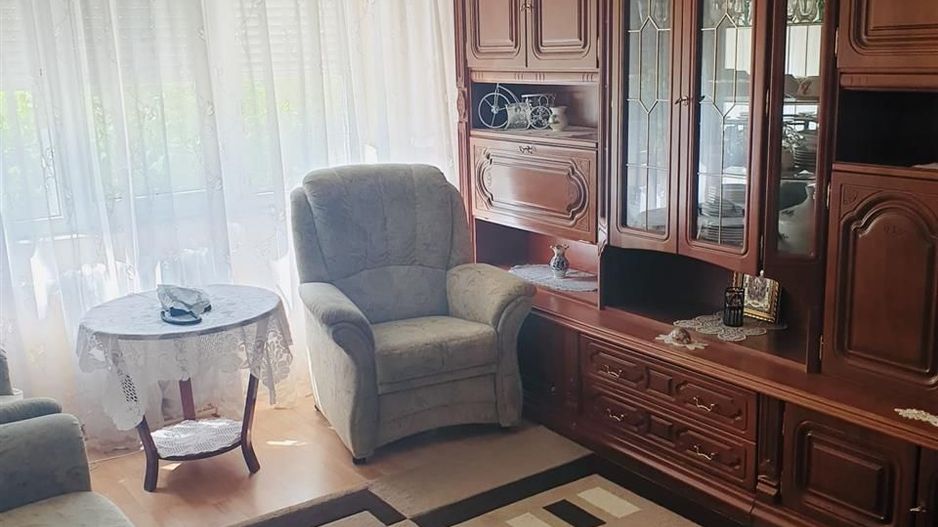 APARTAMENT CU 2 CAMERE SEMIDECOMANDAT CALEA ARADULUI - Poză 1