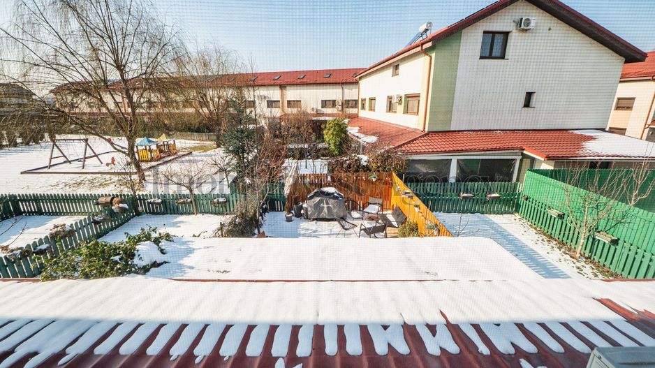 Duplex P+1+M cu grădină proprie, terasă și acces la piscină. - Poză 26
