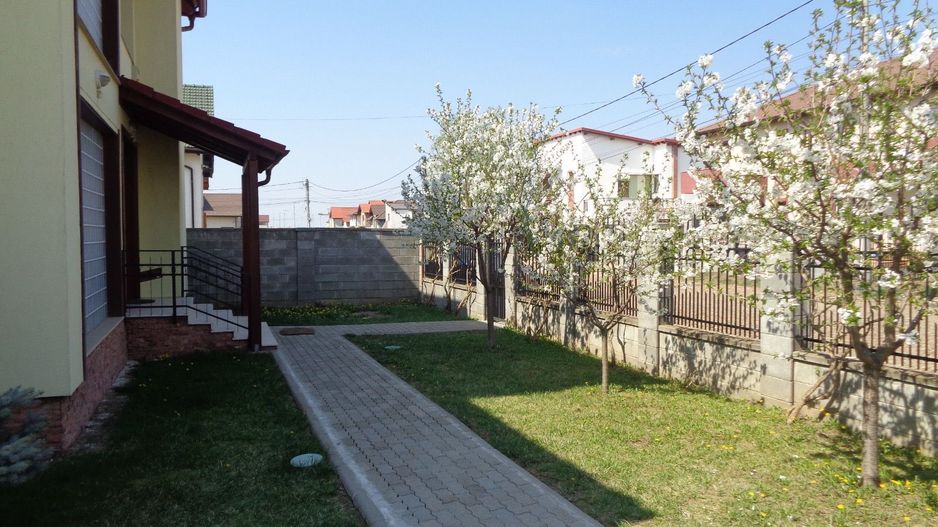 Calduroasa si primitoare - Poză 2