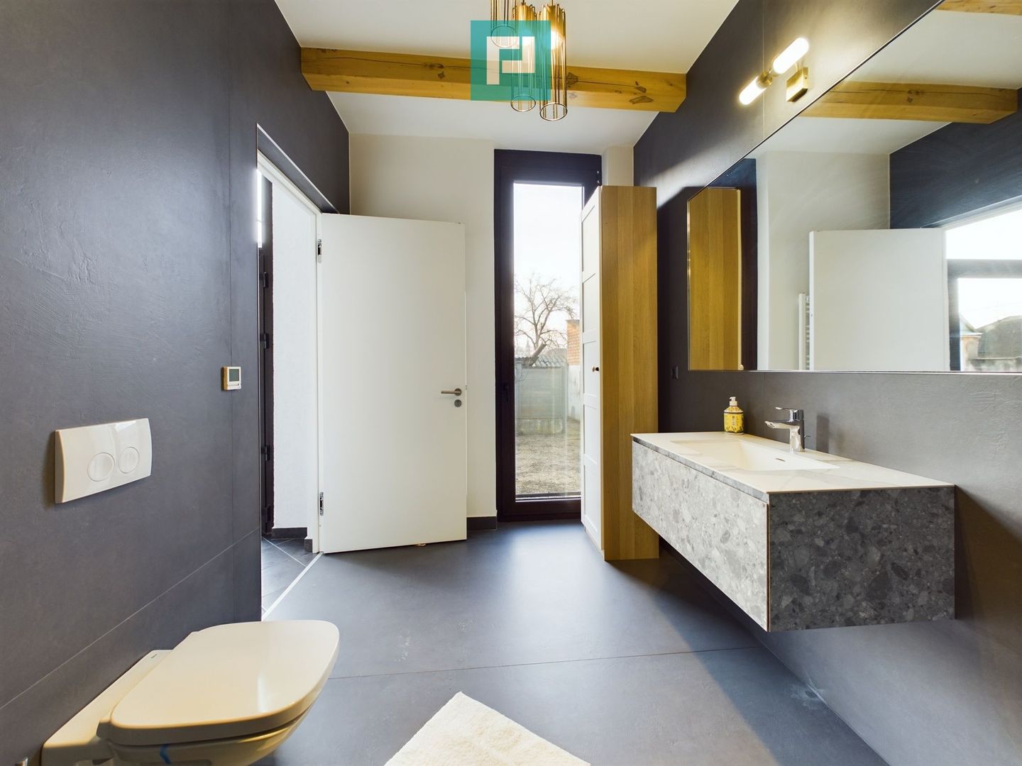 Casă generoasă în Periam județ Timiș - Poză 9