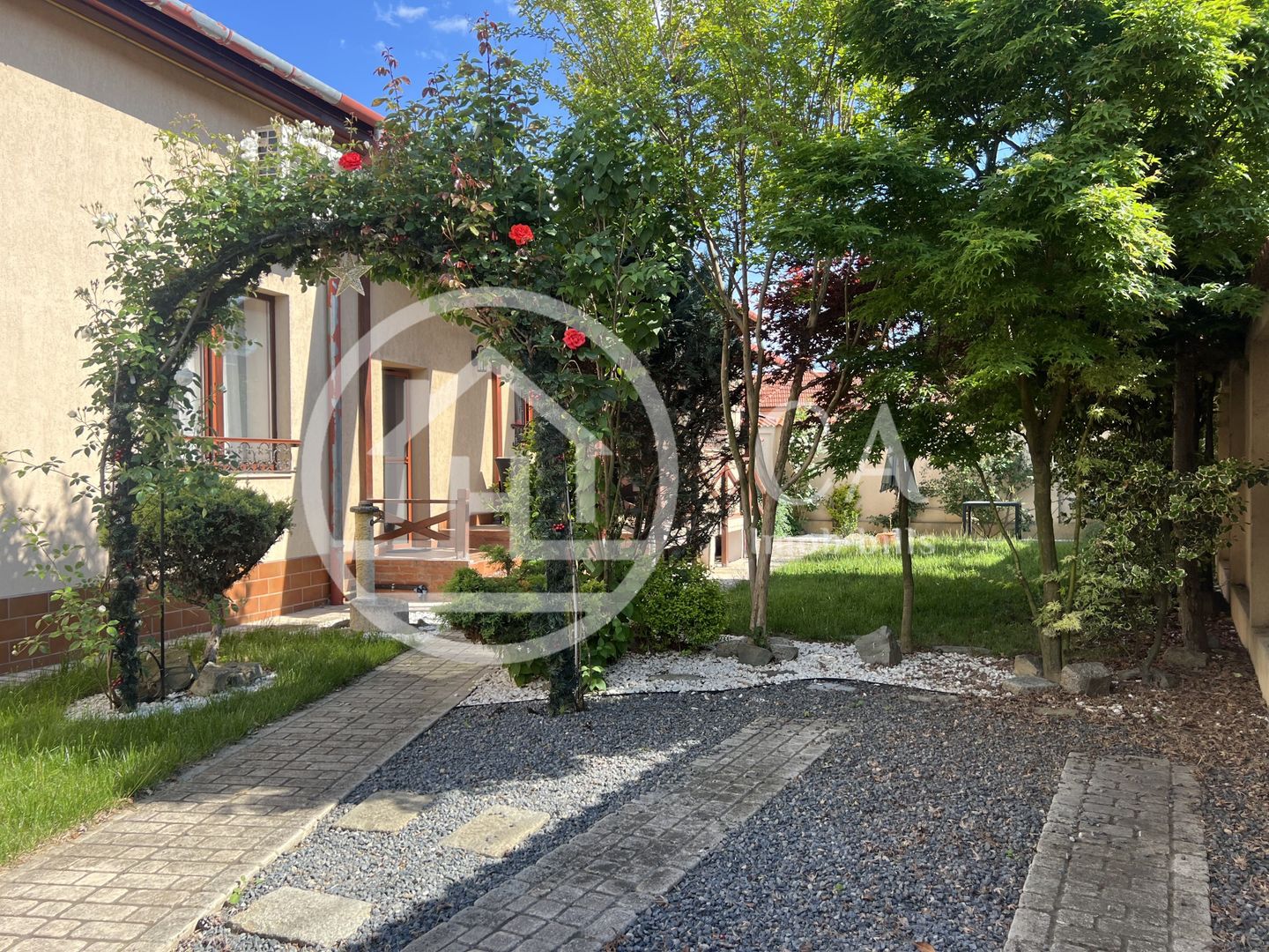 Casa cu 5 camere de vânzare in zona Centrala, Oradea - Poză 1