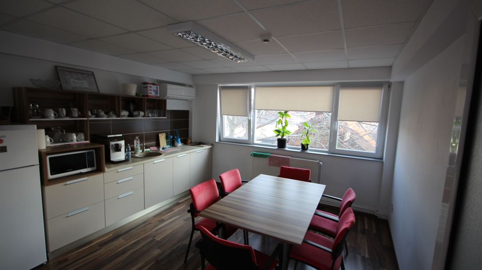 Casa cu destinatie mixta -servicii si comert + depozit+locuinta - Poză 3