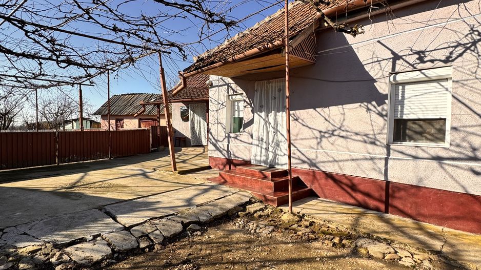 Casă de vânzare în Roit, lângă Oradea – teren 1.413 mp - Poză 1