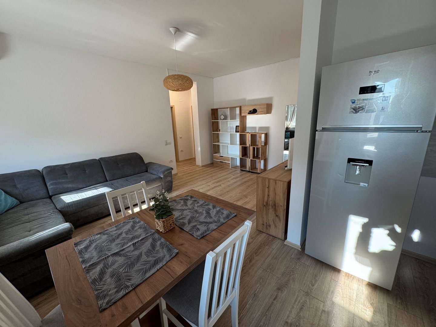 Apartament cu 3 camere, curte proprie si loc de parcare - Poză 11