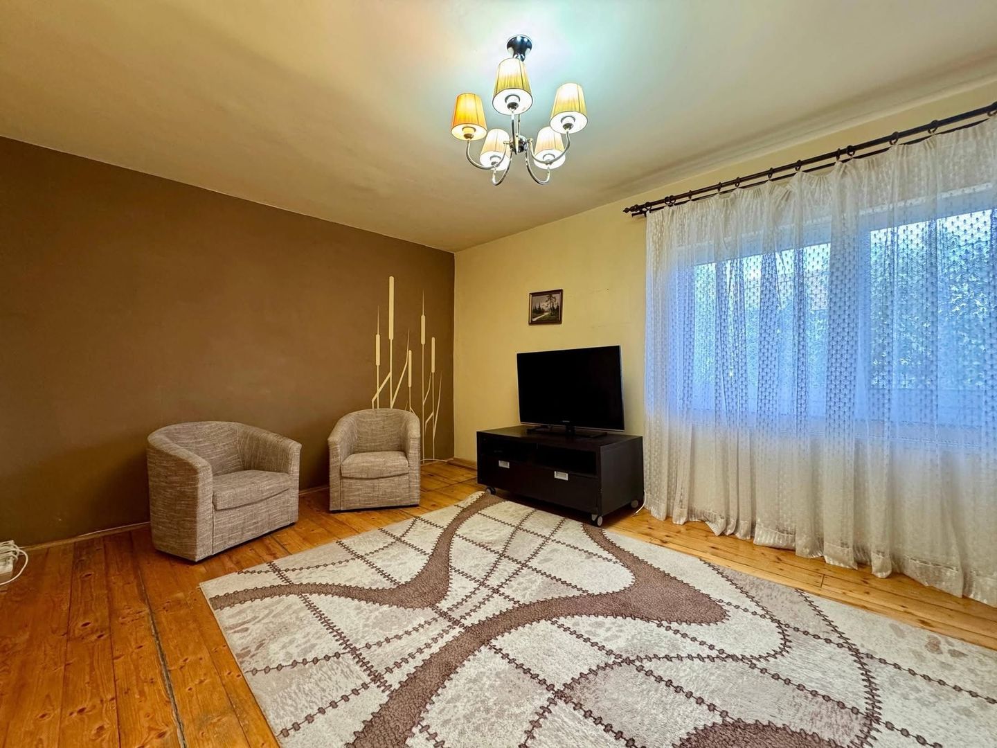 Vând apartament cu 2 camere, decomandat, 55 mp, parter, zona Steaua. - Poză 1