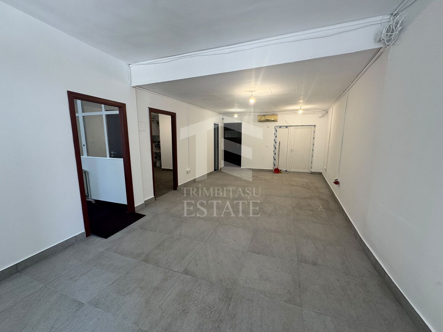 Spatiu Comercial Stradal Calea Vacaresti | VAD Vitrina 8 m - Poză 3