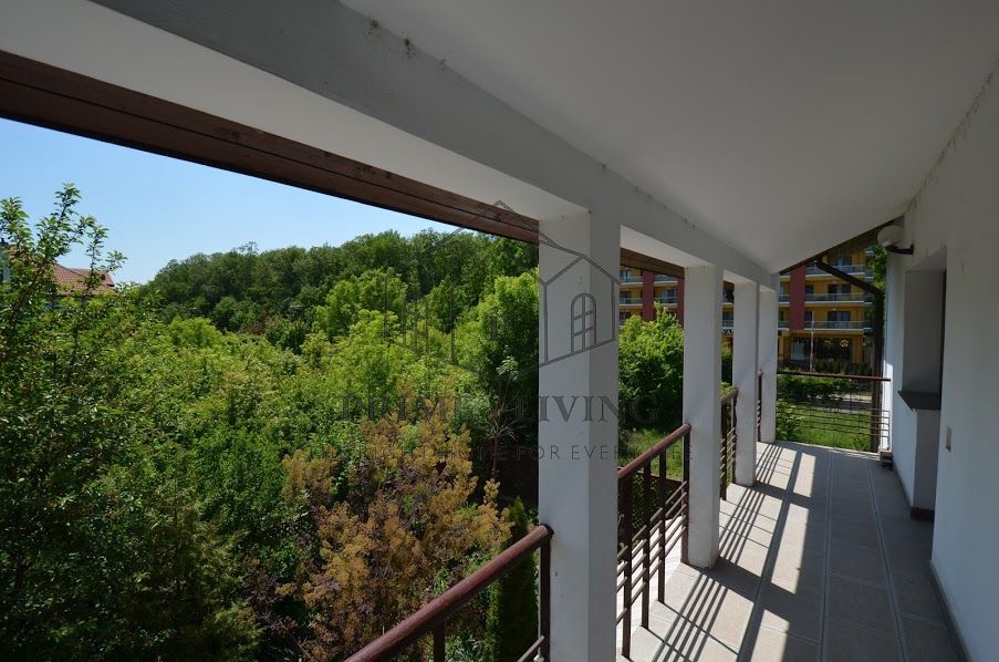 Vilă splendidă cu grădină extinsă și facilități moderne - Poză 6