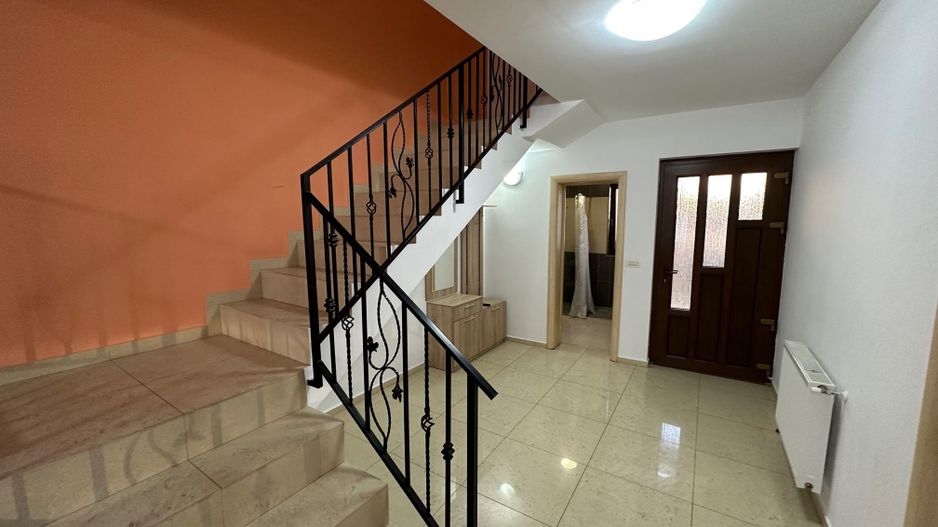 Casă / Vilă cu 4 camere de vanzare  în zona Aradului - Poză 19