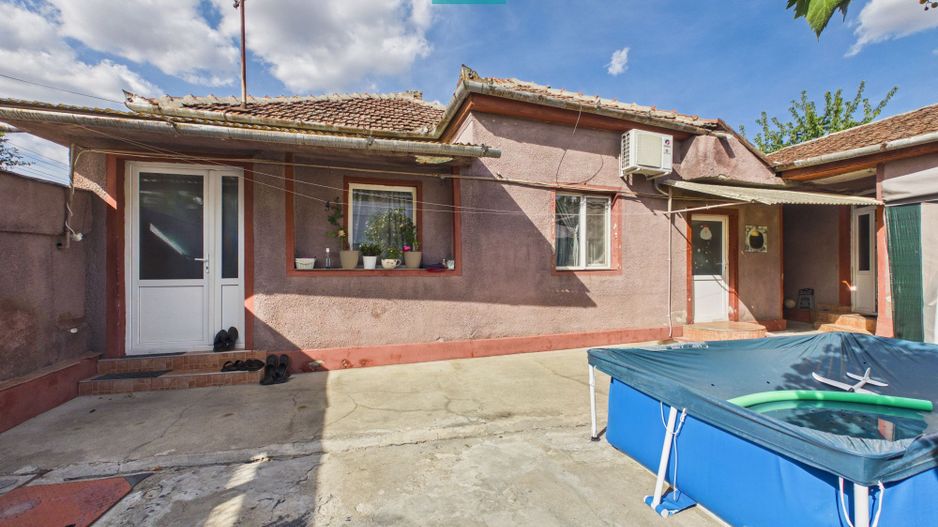 Casă cu 3 camere de vânzare în zona Bujac - Poză 1