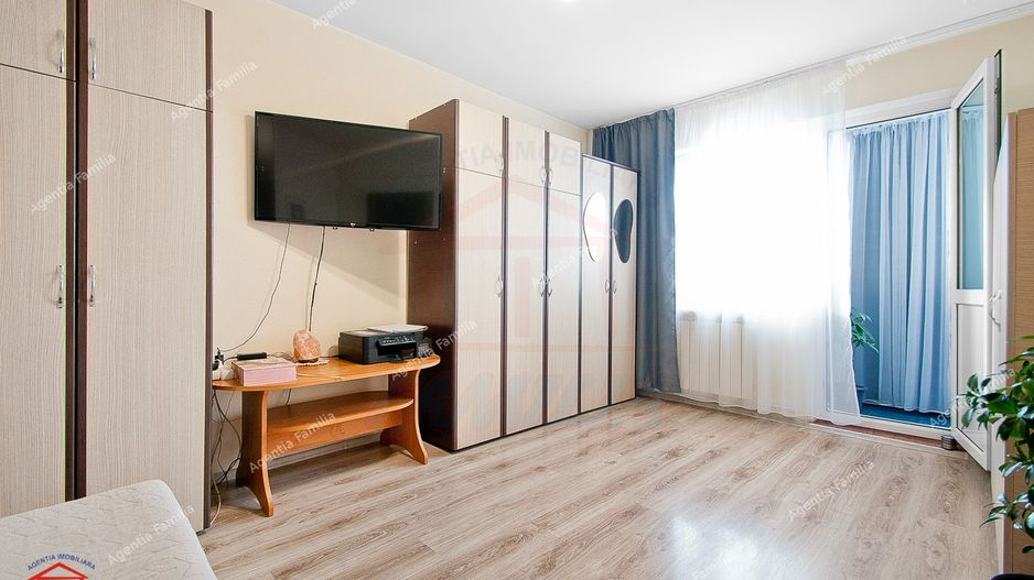 Apartament 2 camere decomandate, Micro 19 etaj 7/10, vedere panoramică - Poză 1