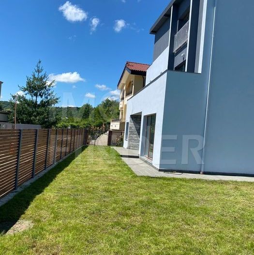 Vanzare apartament 4 camere, in vila, curte, zona  strazii C A Rosetti - Poză 4