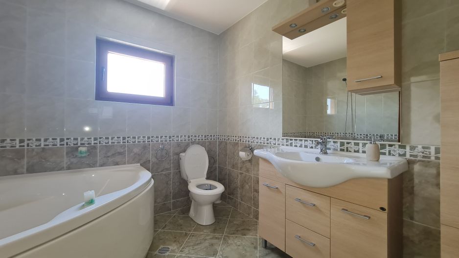 Vila impozanta in zona linistita la 15 minute de capitala! - Poză 28