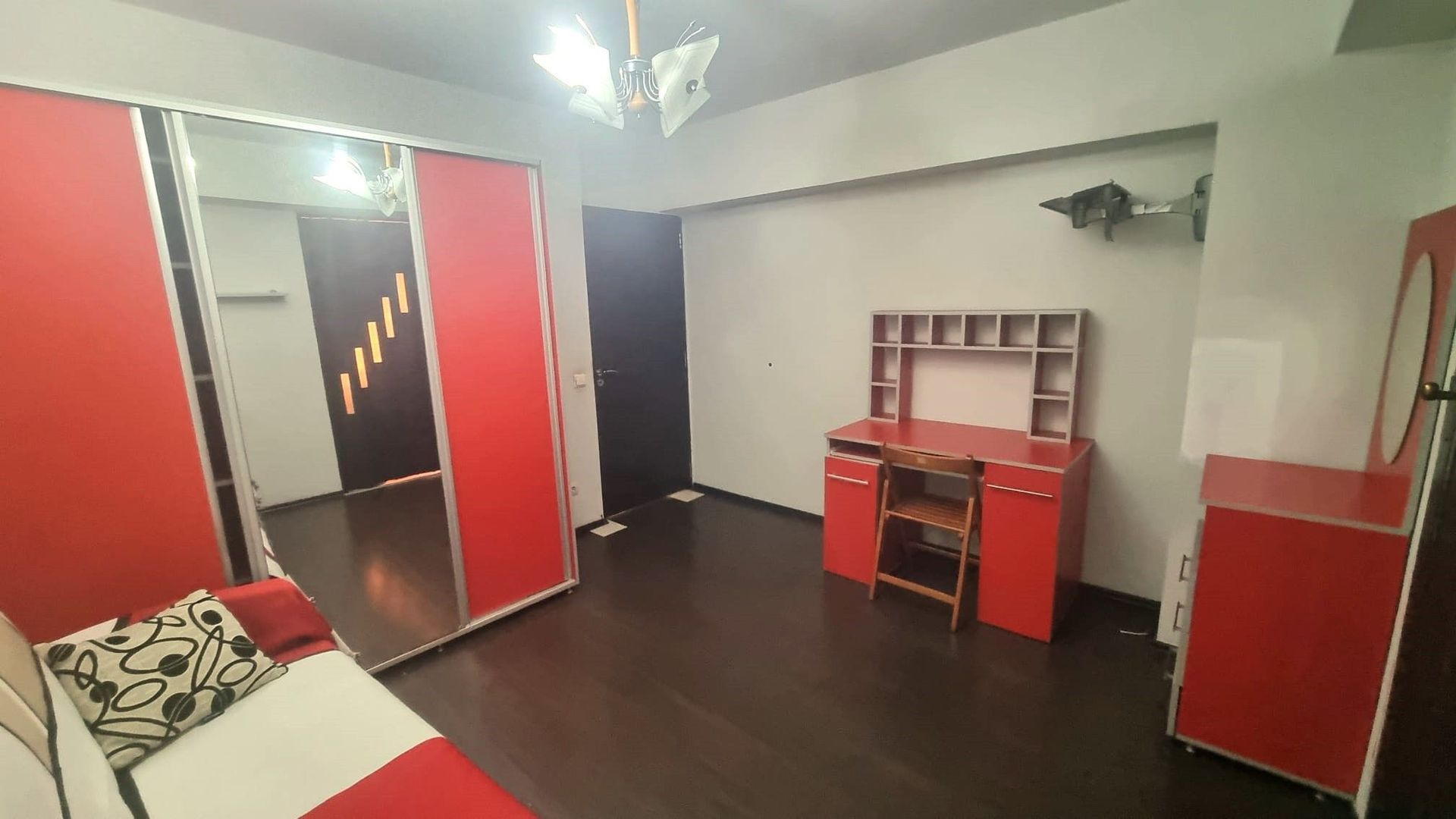 Vanzare Apartament 2 Camere Stradal pe Bd. Mircea Voda - Poză 1