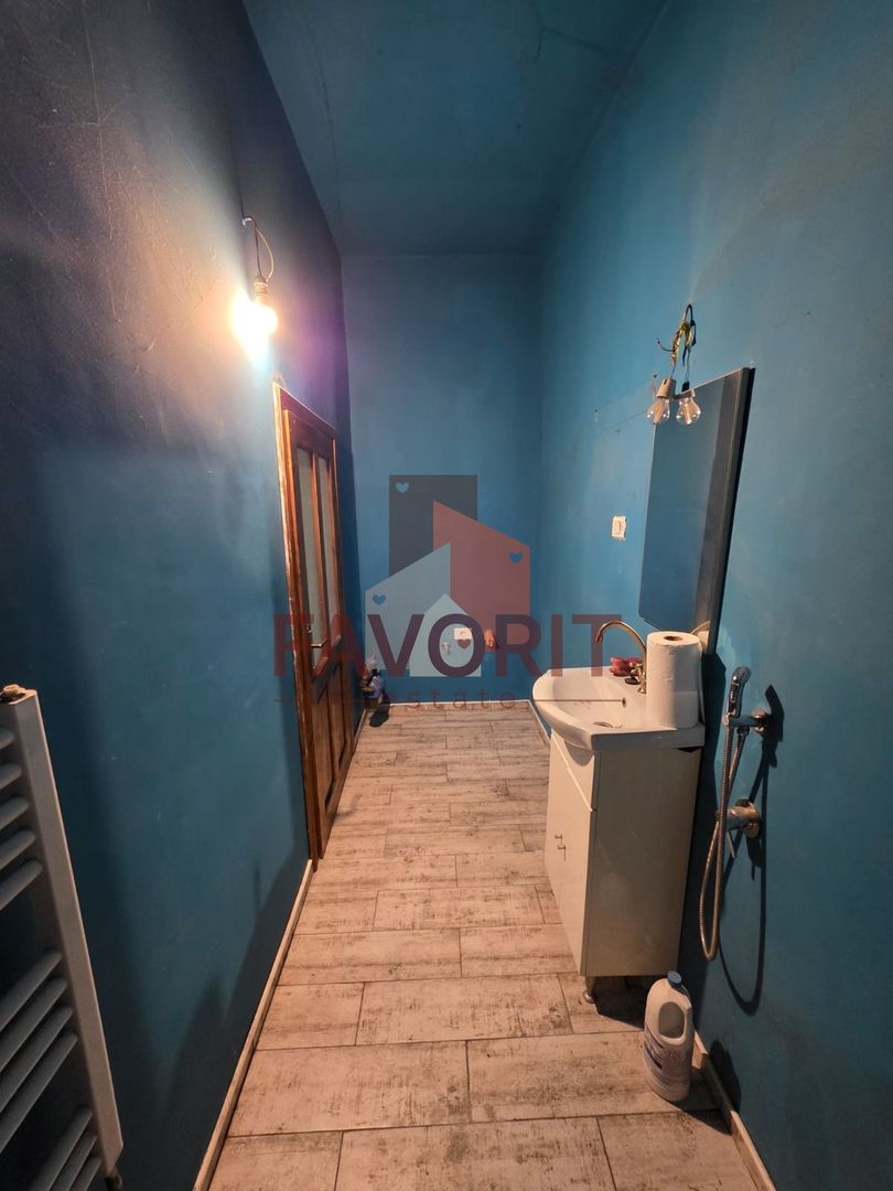 1 camera | centrala proprie | curte generoasa | zona excelenta | - Poză 8