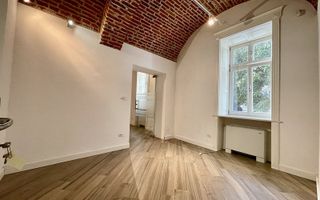 Spatiu birou in cladire istorica restaurata - Poză 9