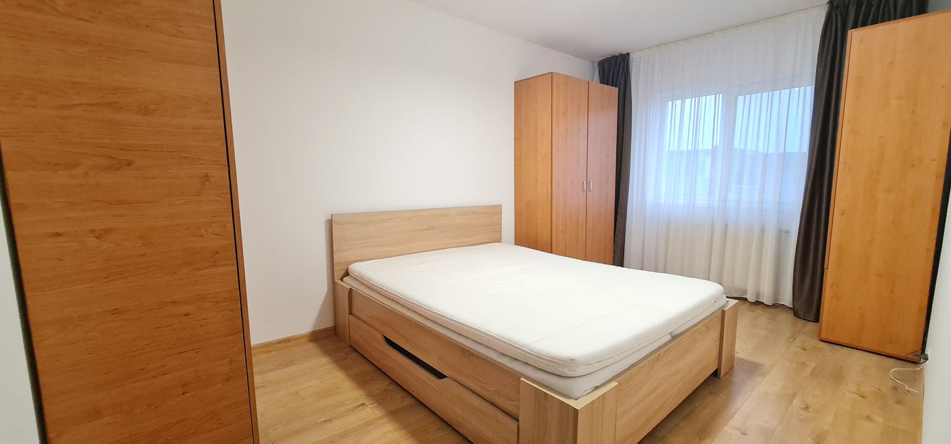 Apartament decomandat 2 camere cartier Tractorul mobilat utilat - Poză 2