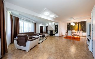 Casă Individuală - Spațioasă de Vânzare în Cristian - Poză 1
