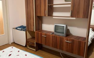 GARSONIERĂ DE ÎNCHIRIAT – ETAJ 2 | 250 €/LUNĂ - Poză 1