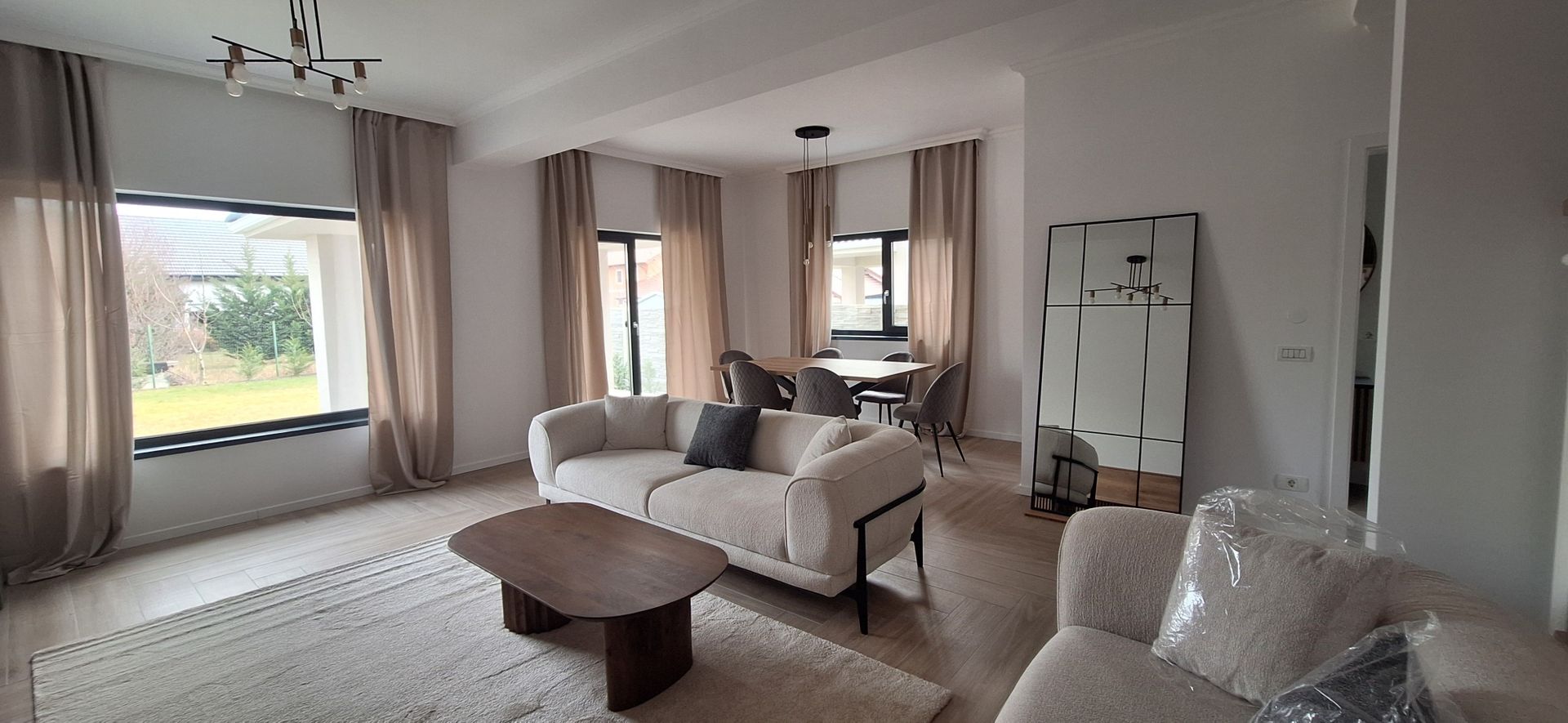 Duplex frumos cu arhitectura mediteraneana - Poză 24