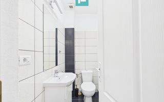 Apartament cu 3 camere si curte in Alfa - Poză 2
