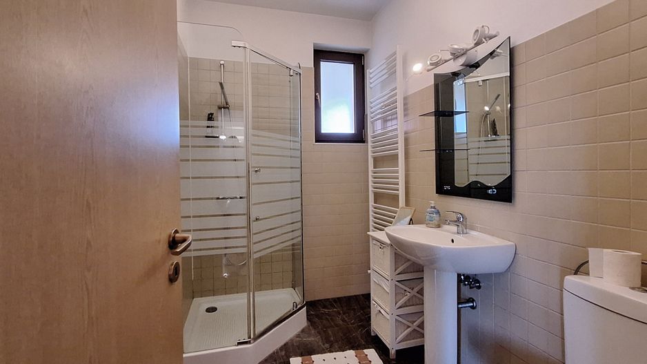 Casa individuala frumoasa si spatioasa in Giroc - Poză 22