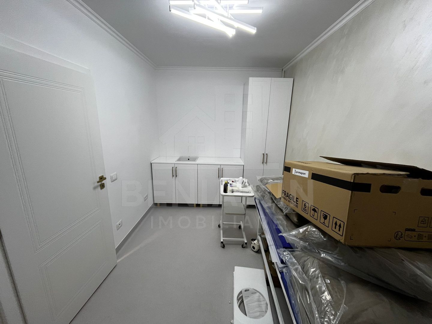Spatiu modern cabinete medicale parter 50mp Toporasi Promenada - Poză 8