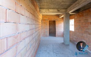 Pensiune/Vilă la roșu P+E+M în Sărata - Poză 16