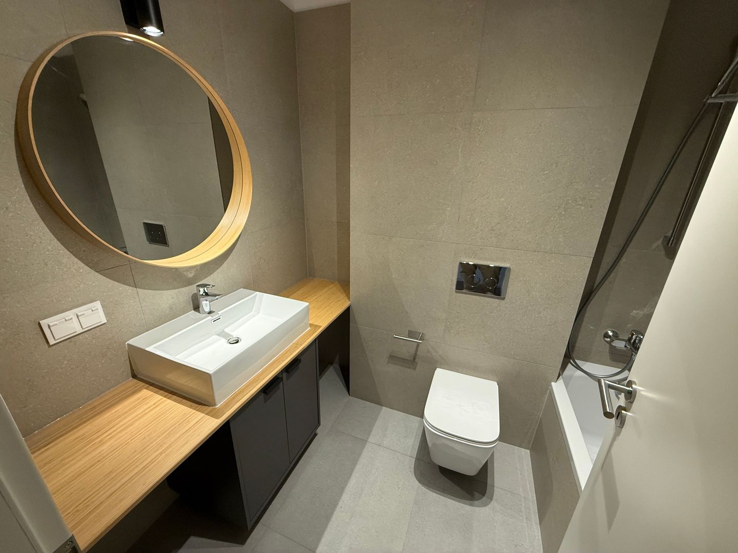 AP. 2 CAMERE- QUARTIER AZUGA, PARCARE SUBTERANA, CENTRALA, NEGOCIABIL - Poză 5