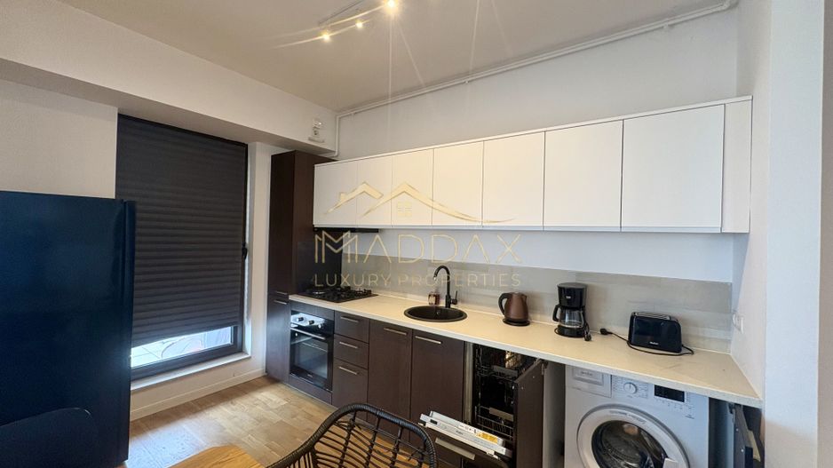 APARTAMENT de LUX cu 3 CAMERE cu Terasa si loc de parcare - Poză 8