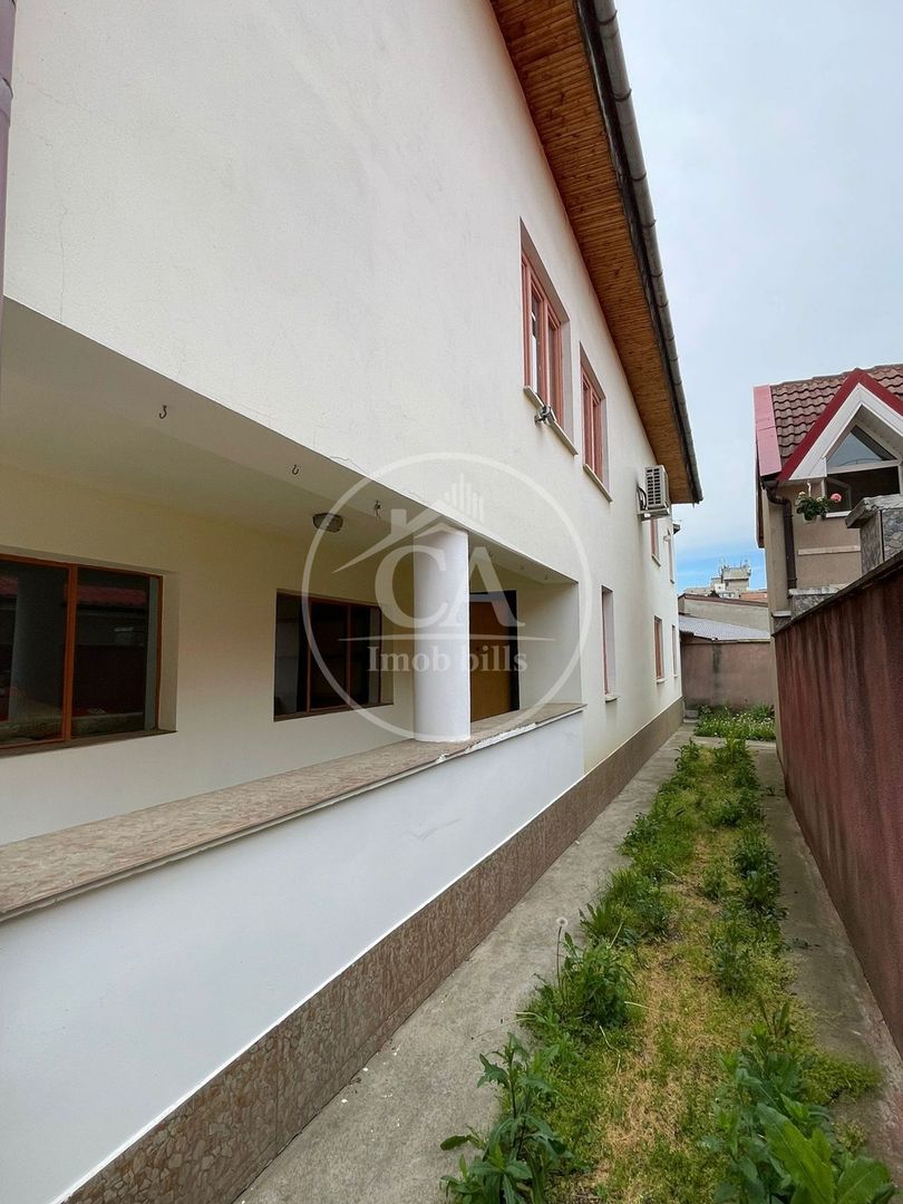 Casa de vânzare cu 8 camere de tip P+E+M in zona Rogerius, Oradea - Poză 30