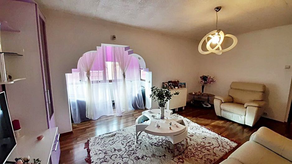 In Feldioara, la 17 Km de Brasov, apartament 2 camere, 43000 euro - Poză 6