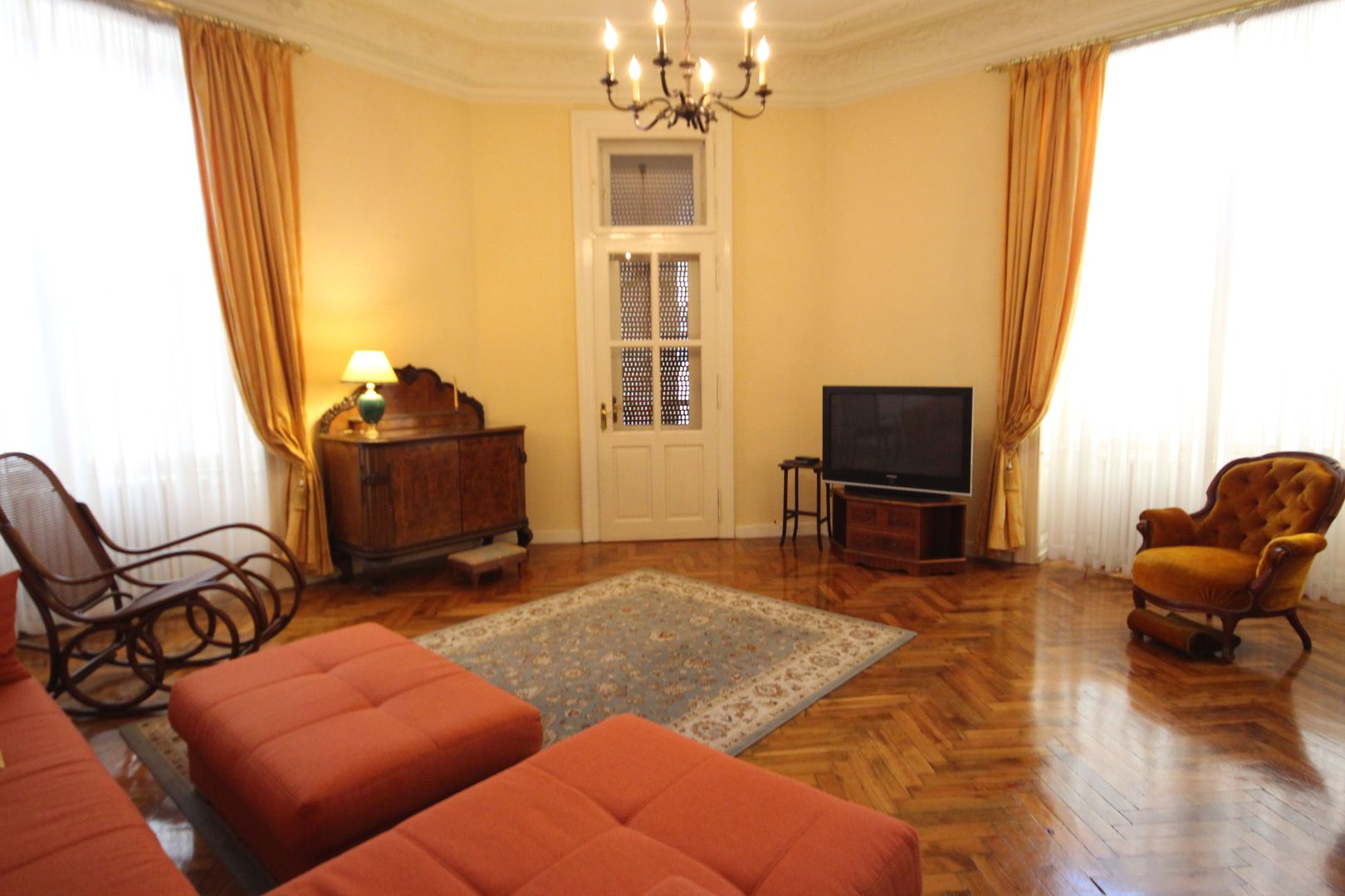 APARTAMENT DEOSEBIT IN ZONA CENTRALA - Poză 4