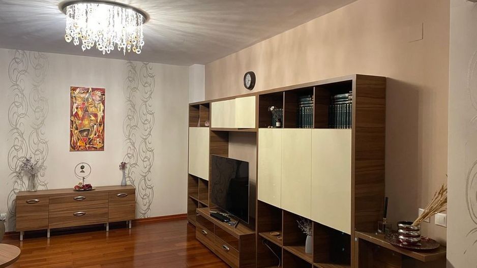 Închiriere Apartament cu 3 camere, 140 mp, parcare subterana, centrala proprie - Poză 1