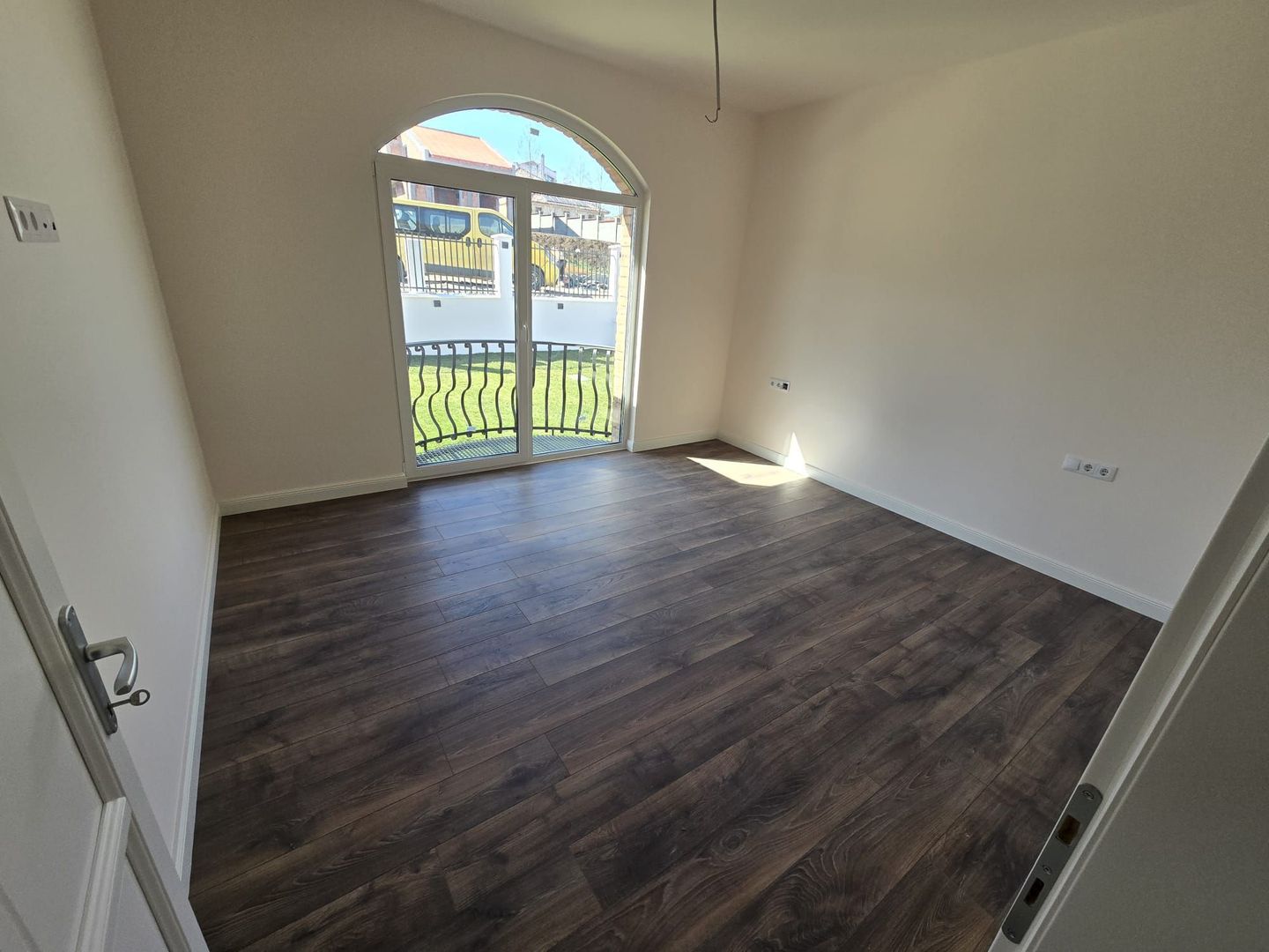 Casa la cheie 4 camere,garaj 60mp.,500mp teren,0%comision - Poză 10