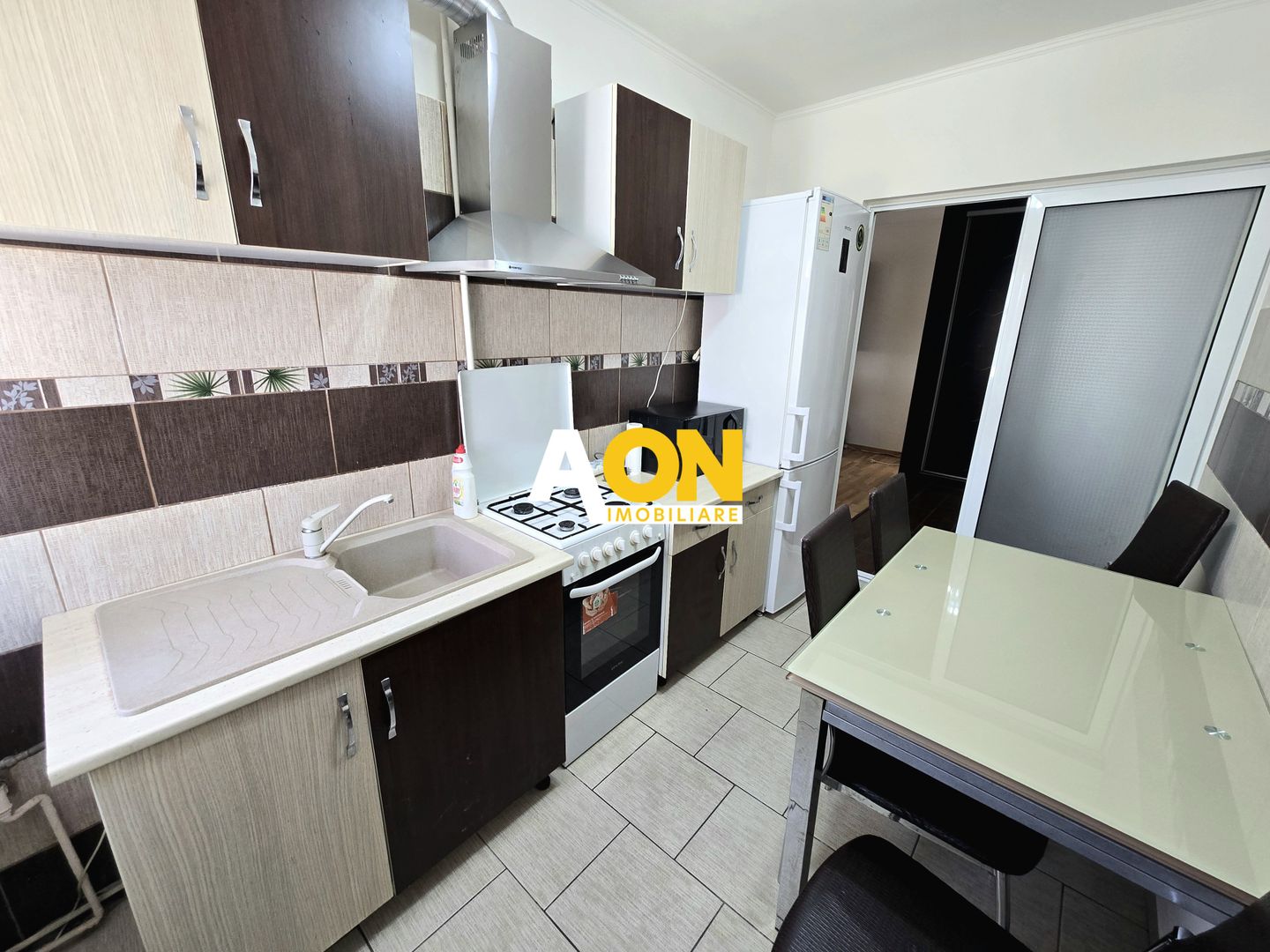 Apartament 2 Camere, Renovat Zona Cetate, Bloc cu Lift - Poză 8