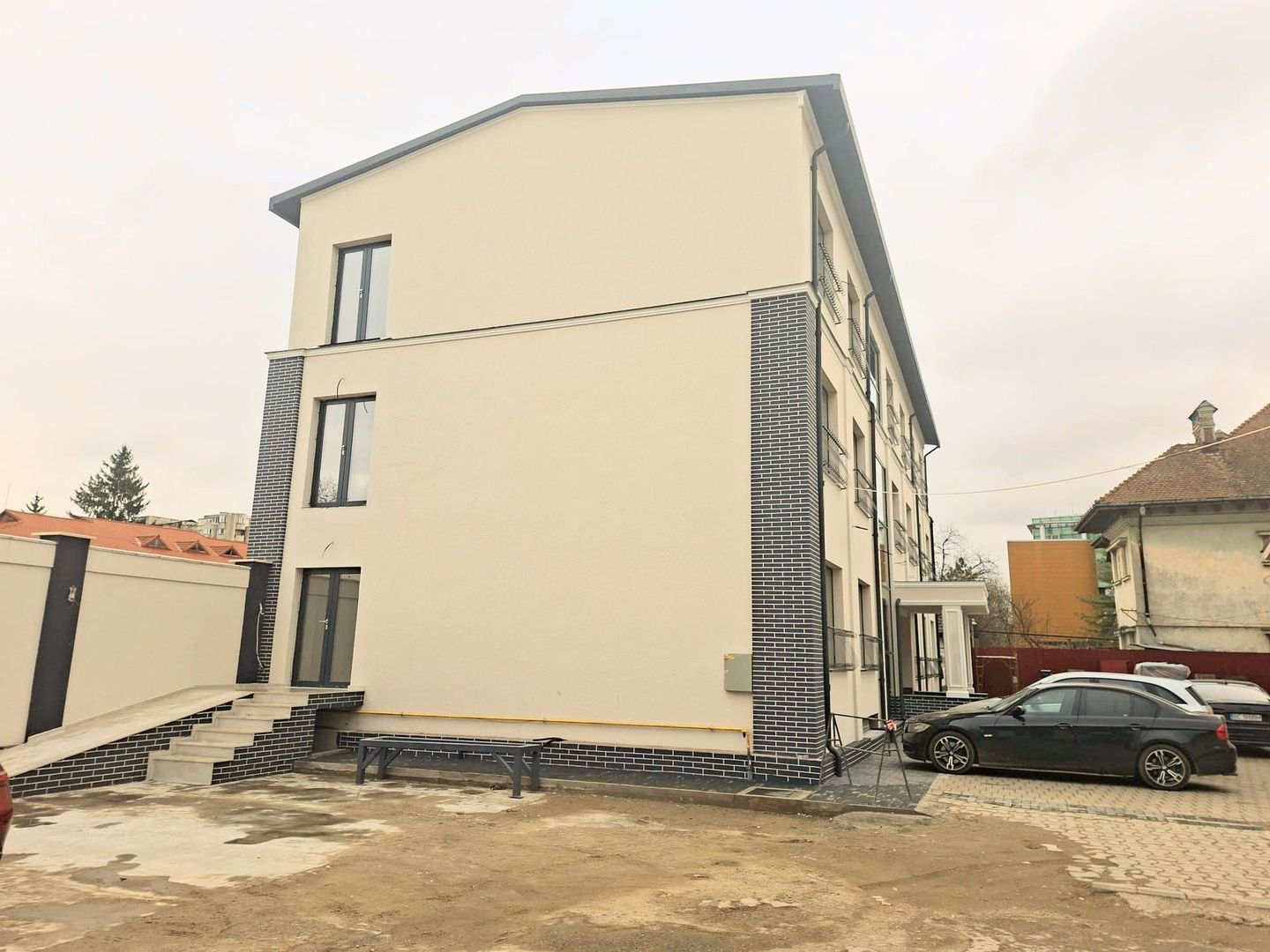 🏢 DE ÎNCHIRIAT | Clădire Premium 750 mp | Ultracentral Bacău - Poză 7