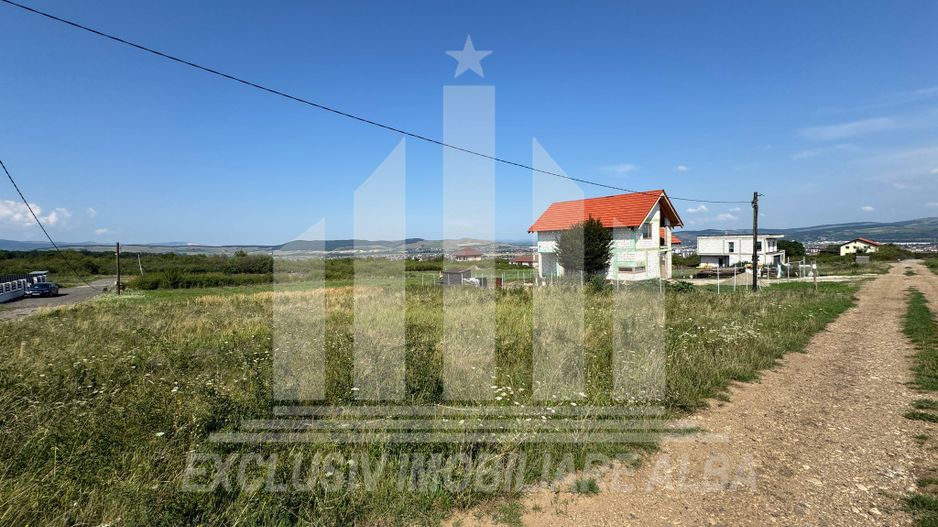 Teren intravilan Alba Iulia 689 mp, zona in plina dezvoltare - Poză 2