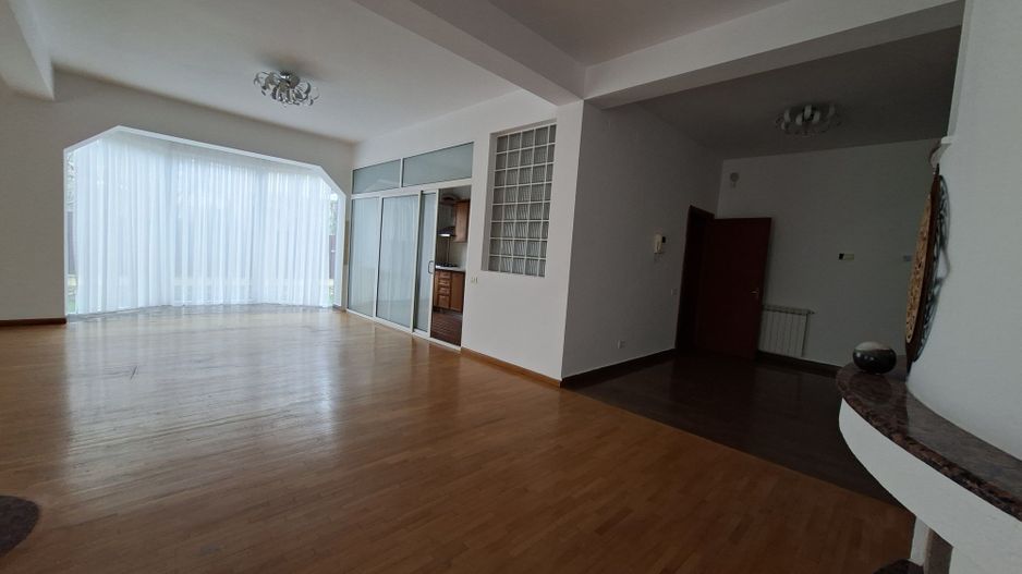 Vilă luminoasă I Gradina mare si loc de joacă privat I Iancu Nicolae - Poză 4