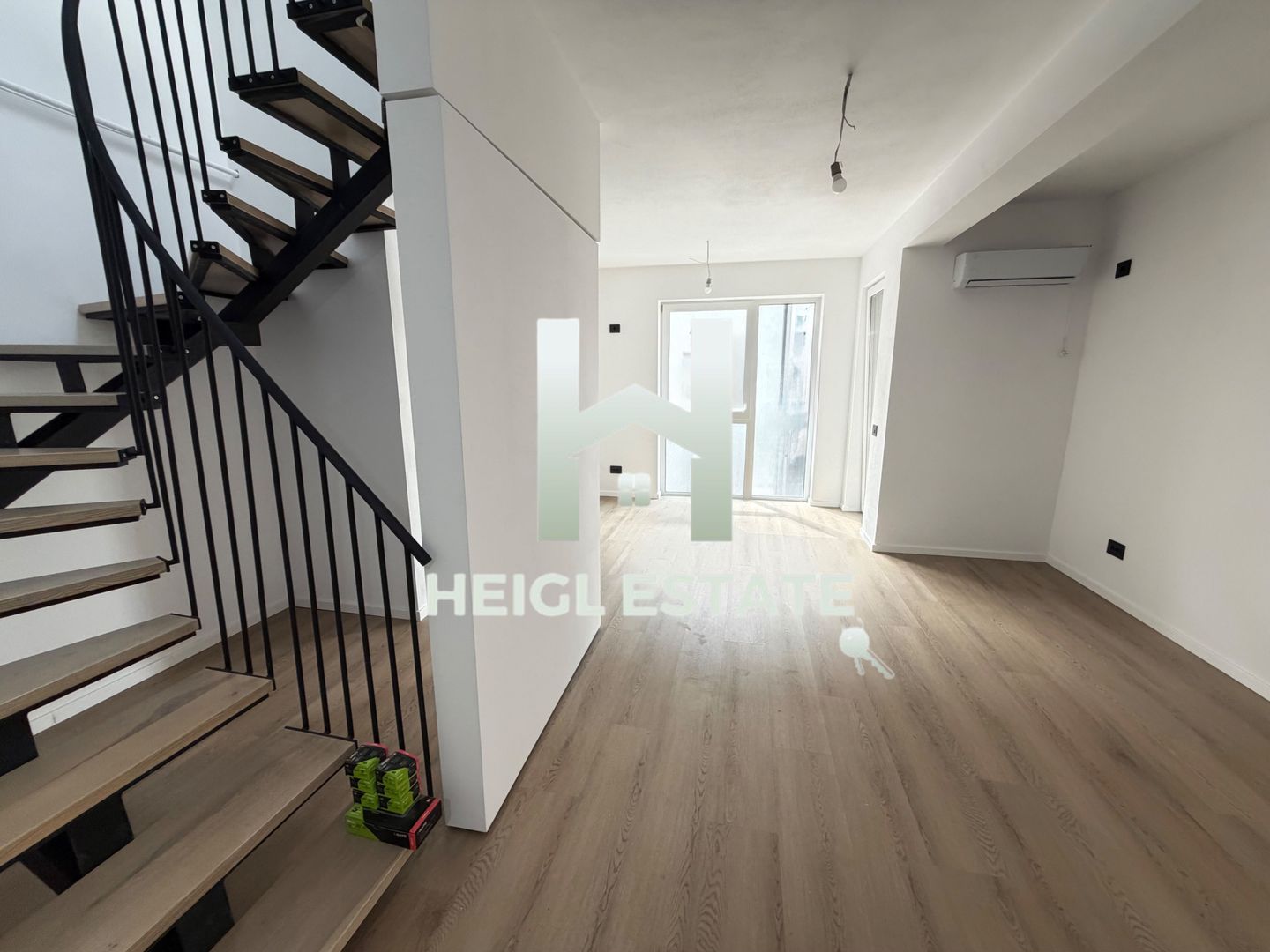 Apartament cu 4 camere pe 2 nivele in Giroc - Poză 3