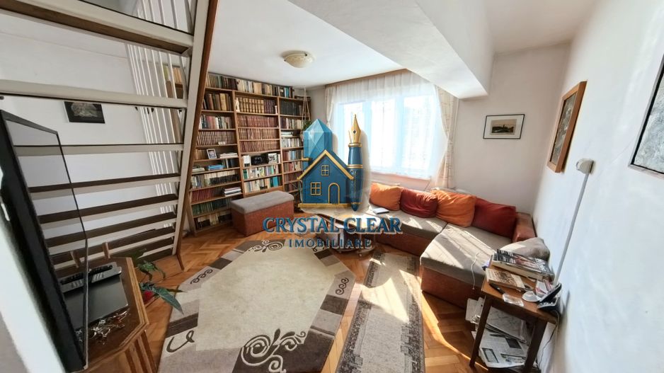 Două case în curte comună, 6 camere + 385 teren - zona semicentrală - Poză 1