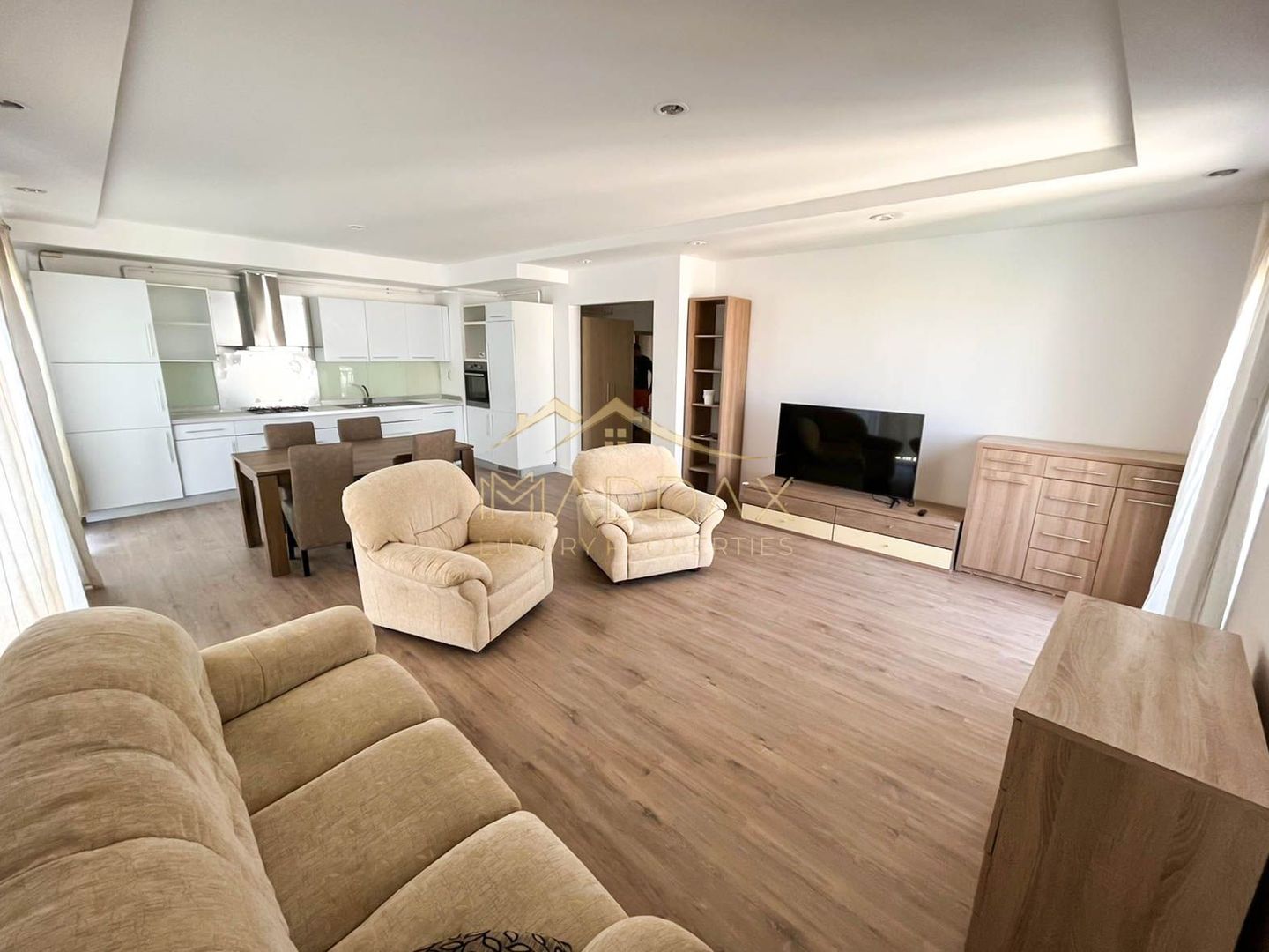 Apartament cu 3 camere // Complex Cosmopolis - Poză 1