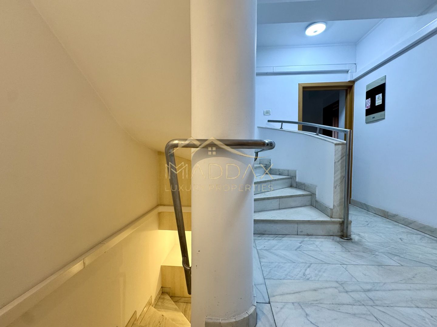 Vila centrala cu 13 camere *460mpu* + garaj // Dorobanți - Poză 27
