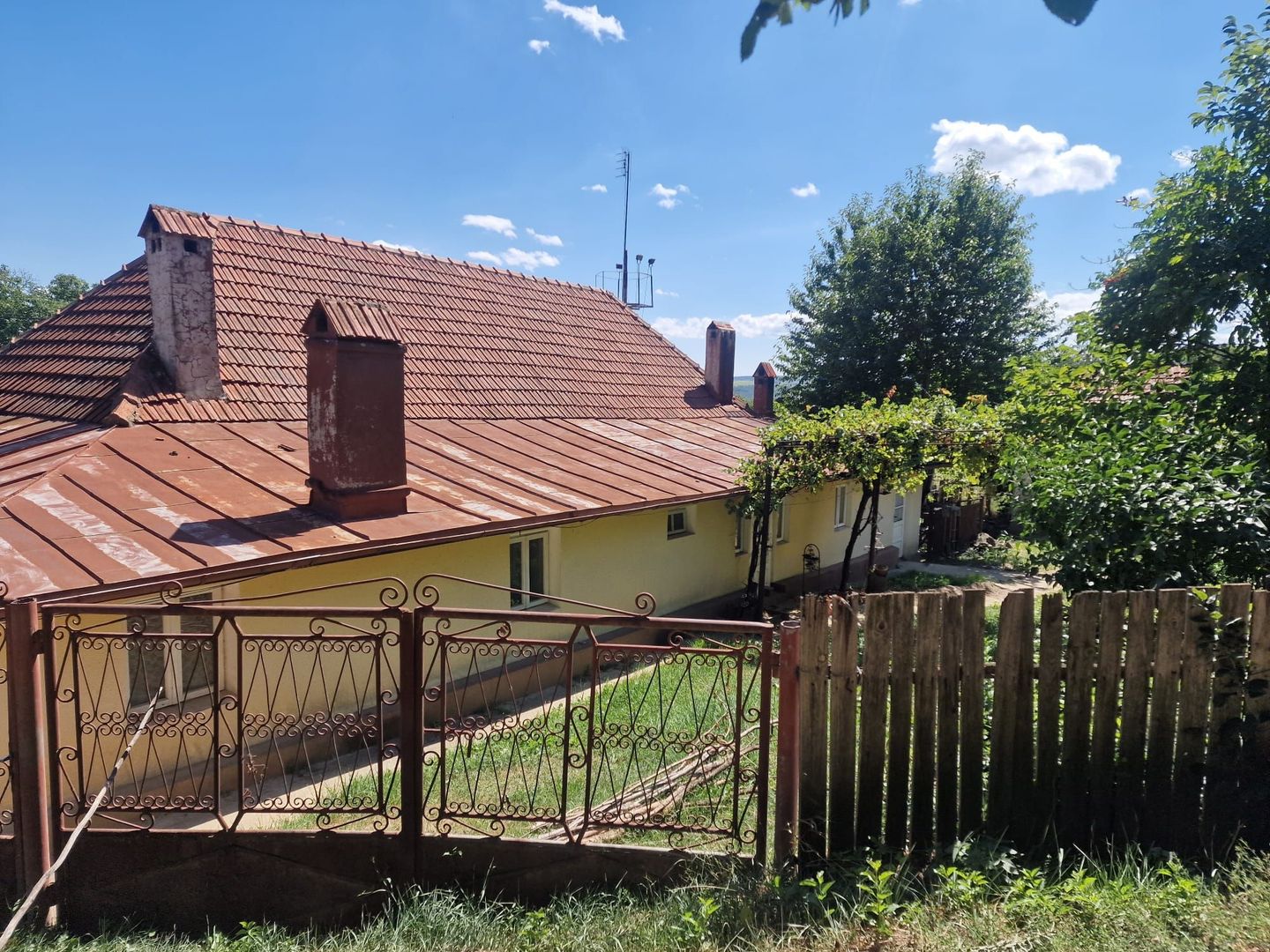 Casa in mediu rural cu teren - Poză 3