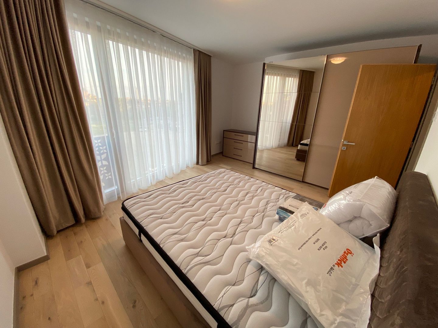 Apartament bloc nou 3 camere - parcare subterana - Poză 6