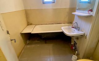 Etaj 2 Apartament 2Camere-Decomandat  Bloc din 1983 -Zona Nicolina 1! - Poză 5