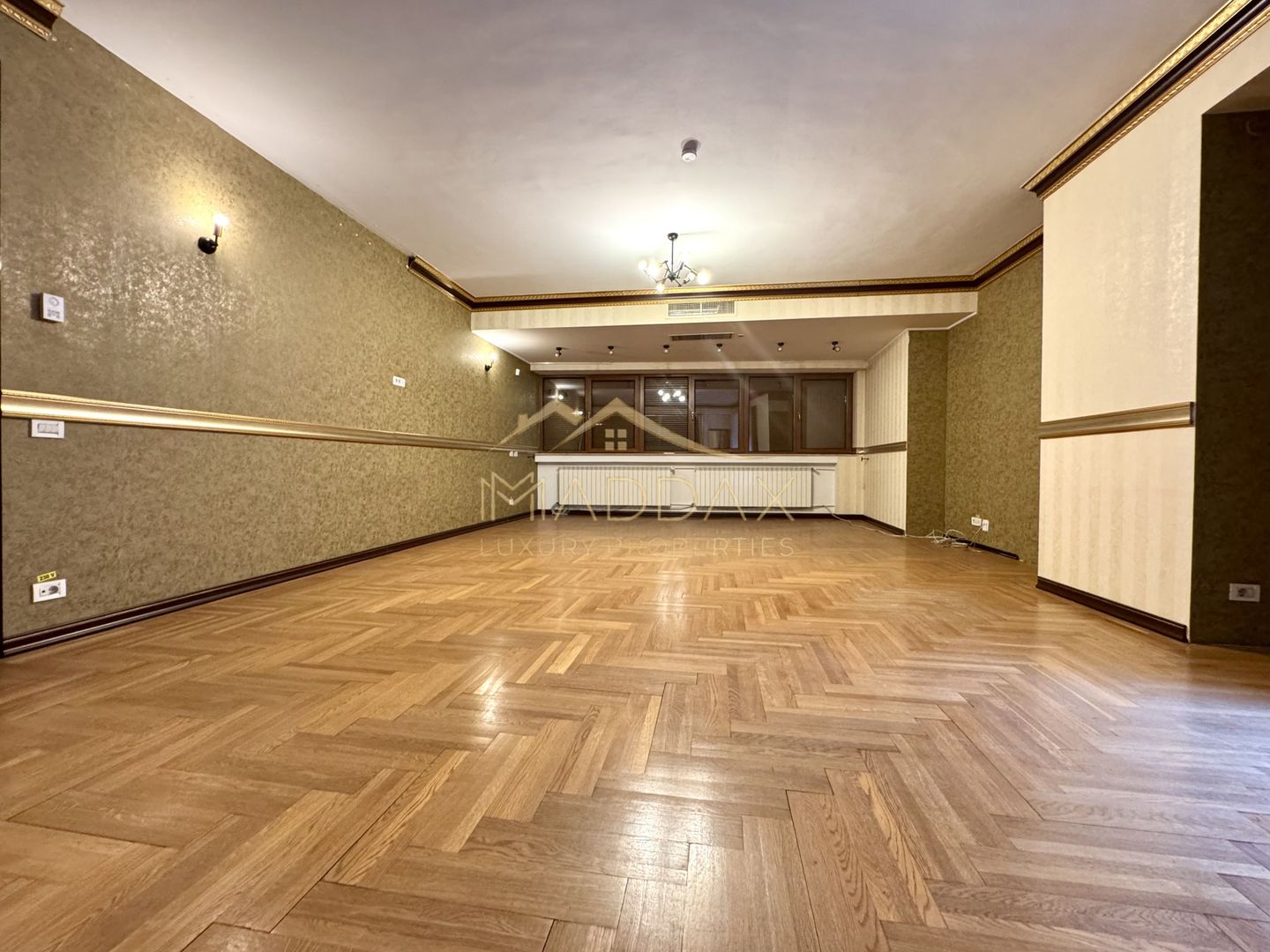 Vila centrala cu 13 camere *460mpu* + garaj // Dorobanți - Poză 1